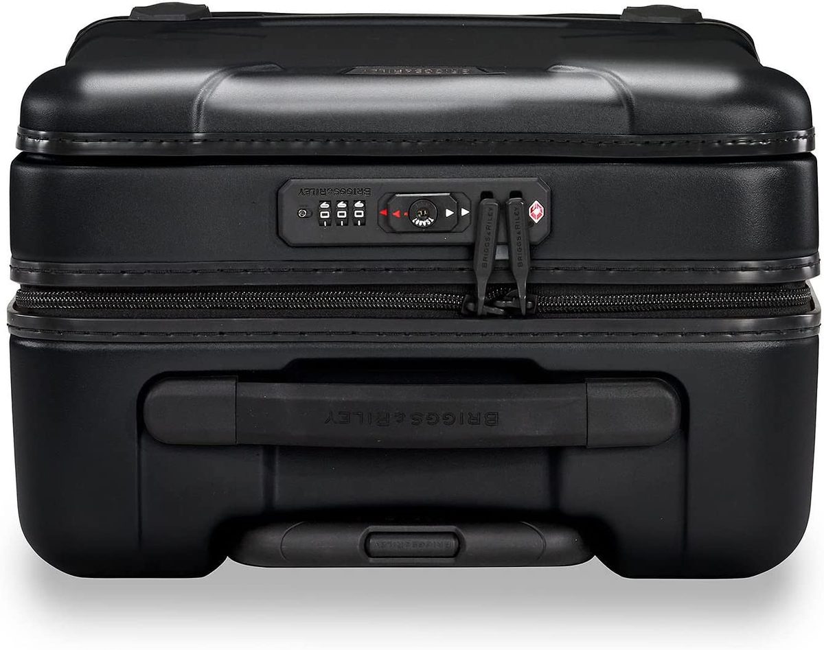 Briggs & Riley Torq Hardside 随身携带行李箱，带万向轮 22 英寸。 USB 充电端口，TSA 友好型锁具，方便使用的铰链前袋，黑色