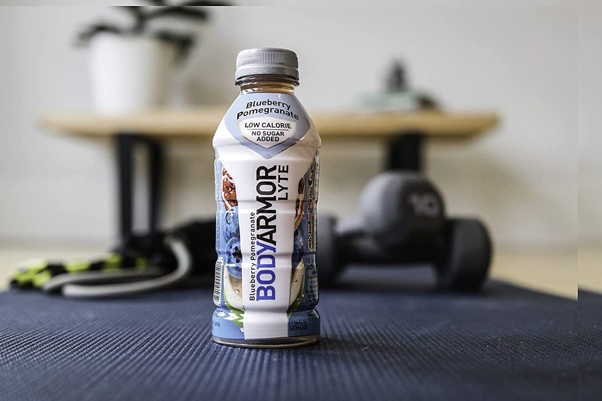 BODYARMOR LYTE 运动饮料低热量饮料，蓝莓石榴，含维生素的天然香料，富含钾的电解质，非常适合运动员，16 液体盎司（12 件装）