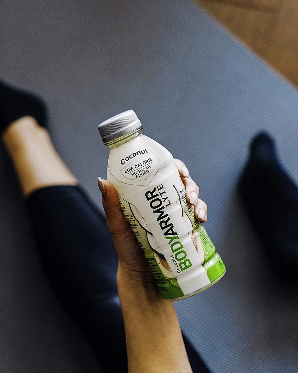 BODYARMOR LYTE 运动饮料低热量饮料，蓝莓石榴，含维生素的天然香料，富含钾的电解质，非常适合运动员，16 液体盎司（12 件装）
